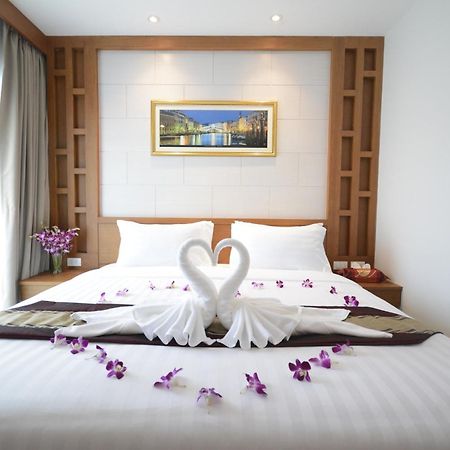 The Patong Center Hotel Extérieur photo