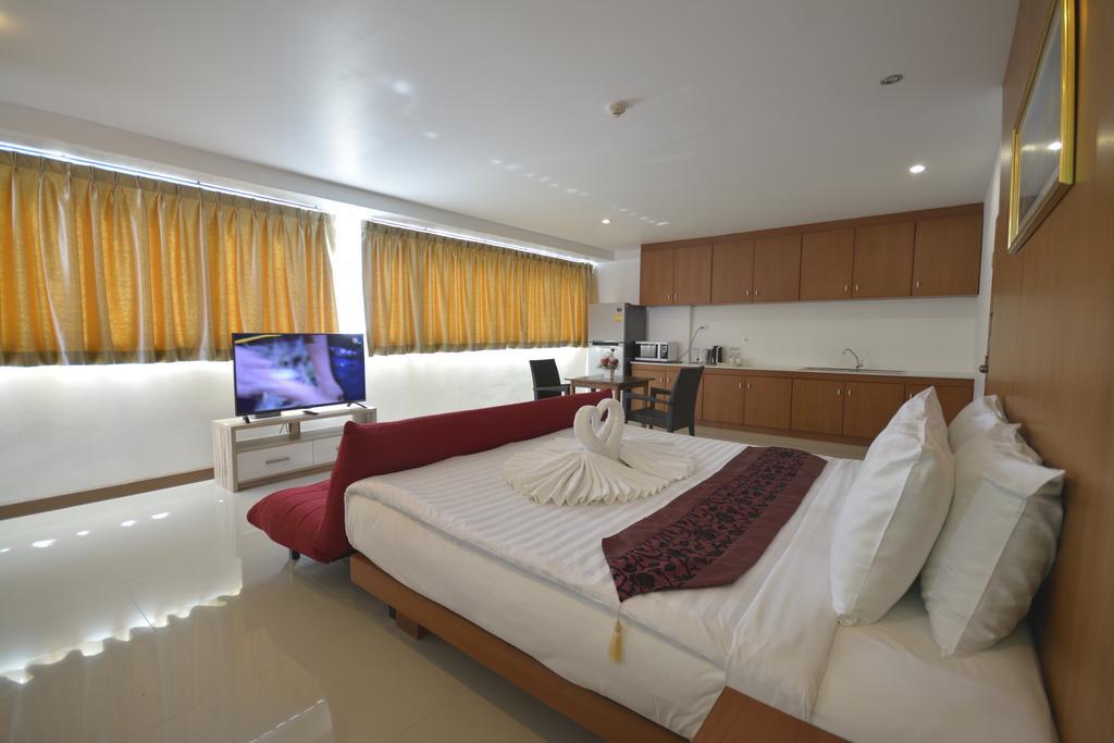 The Patong Center Hotel Extérieur photo