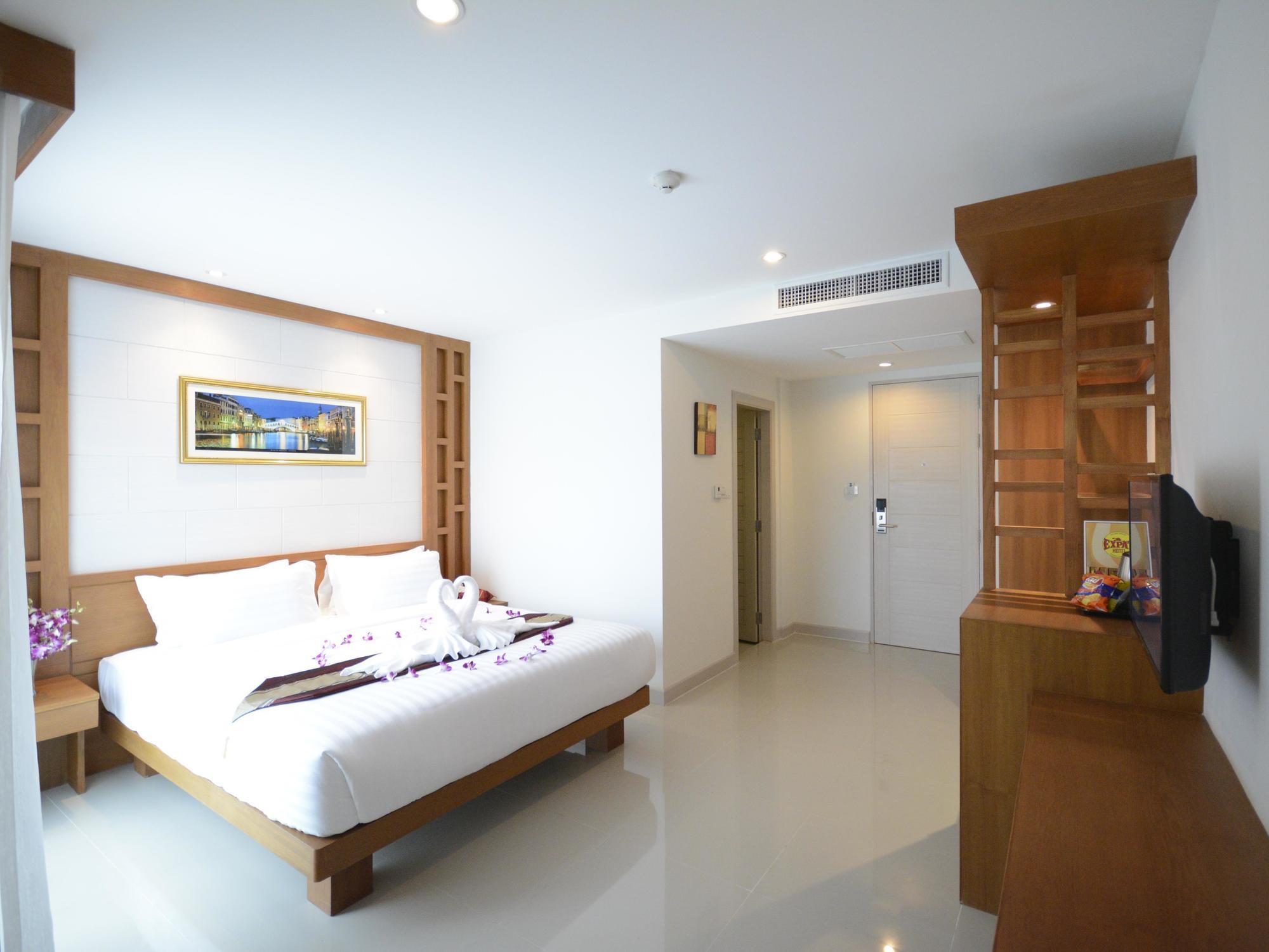 The Patong Center Hotel Extérieur photo