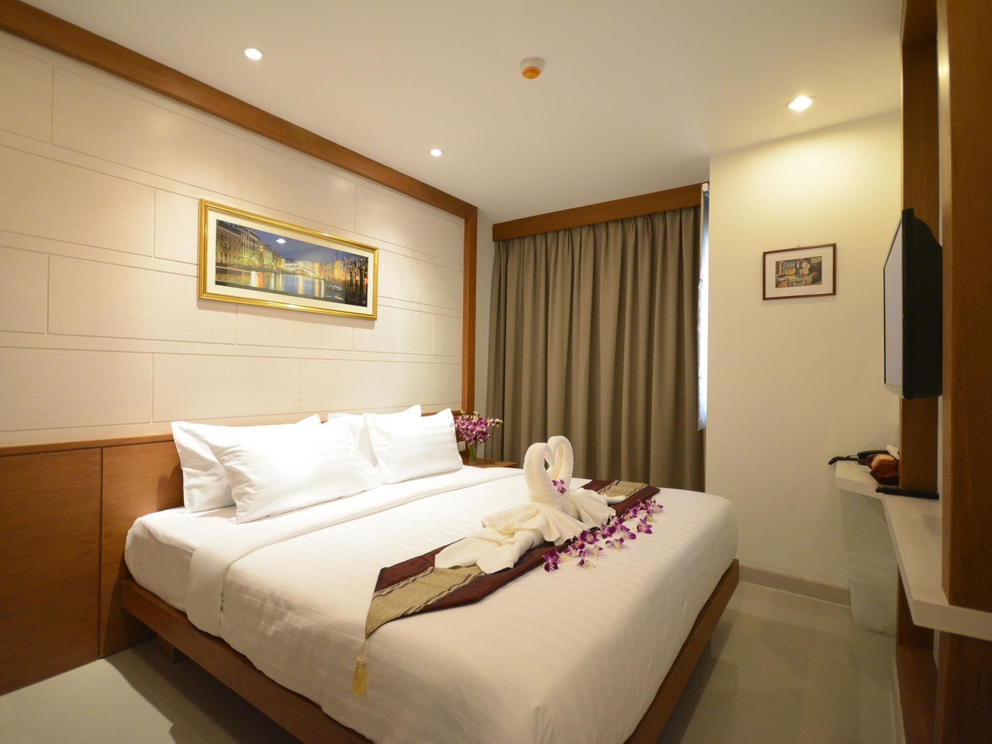 The Patong Center Hotel Extérieur photo
