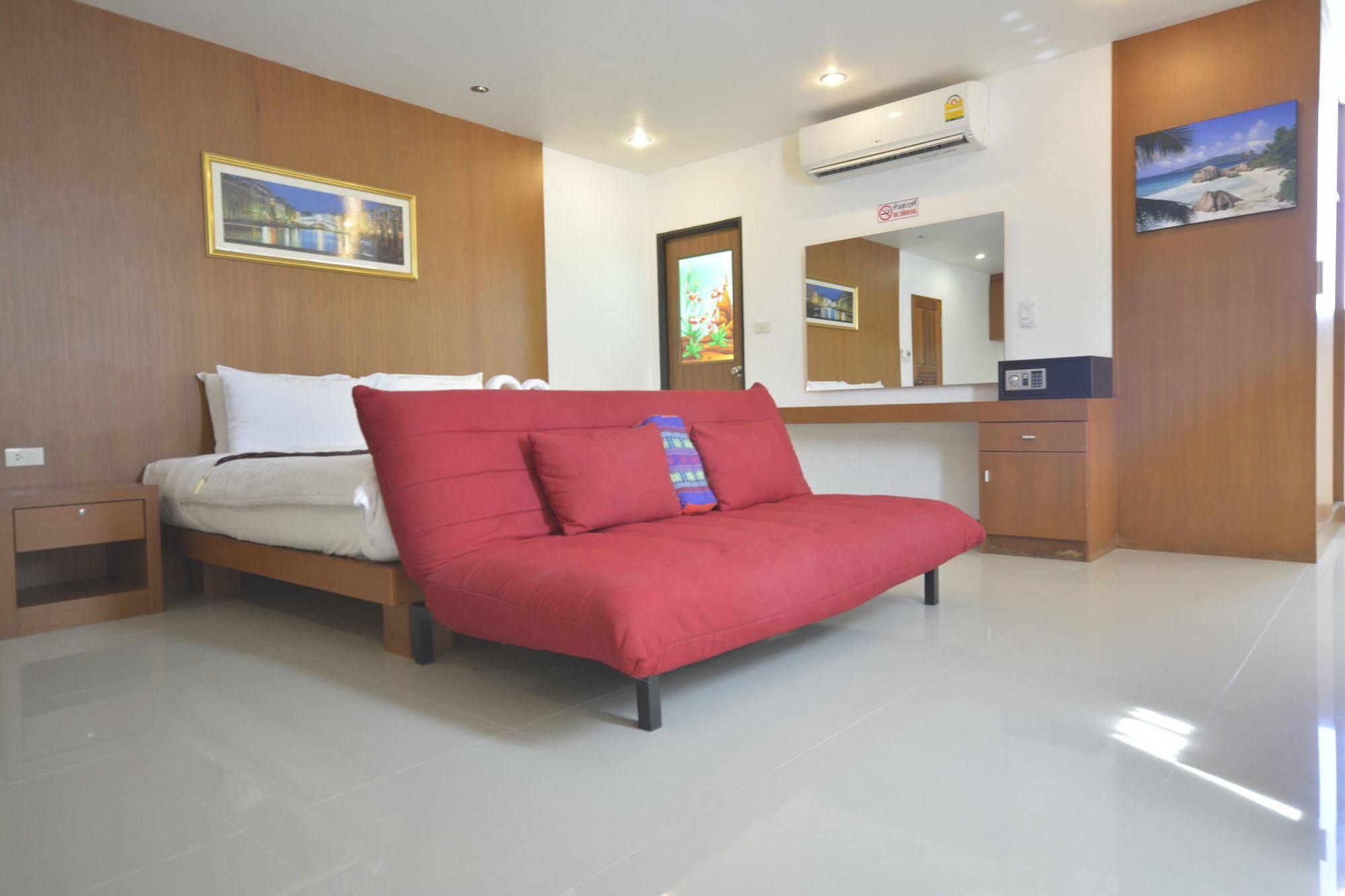 The Patong Center Hotel Extérieur photo