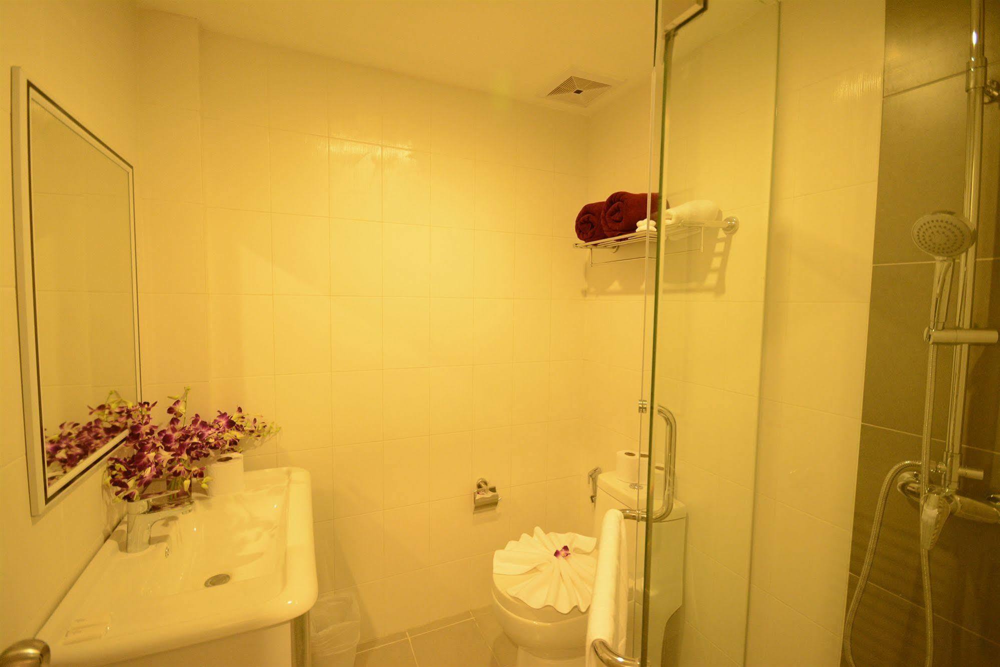 The Patong Center Hotel Extérieur photo