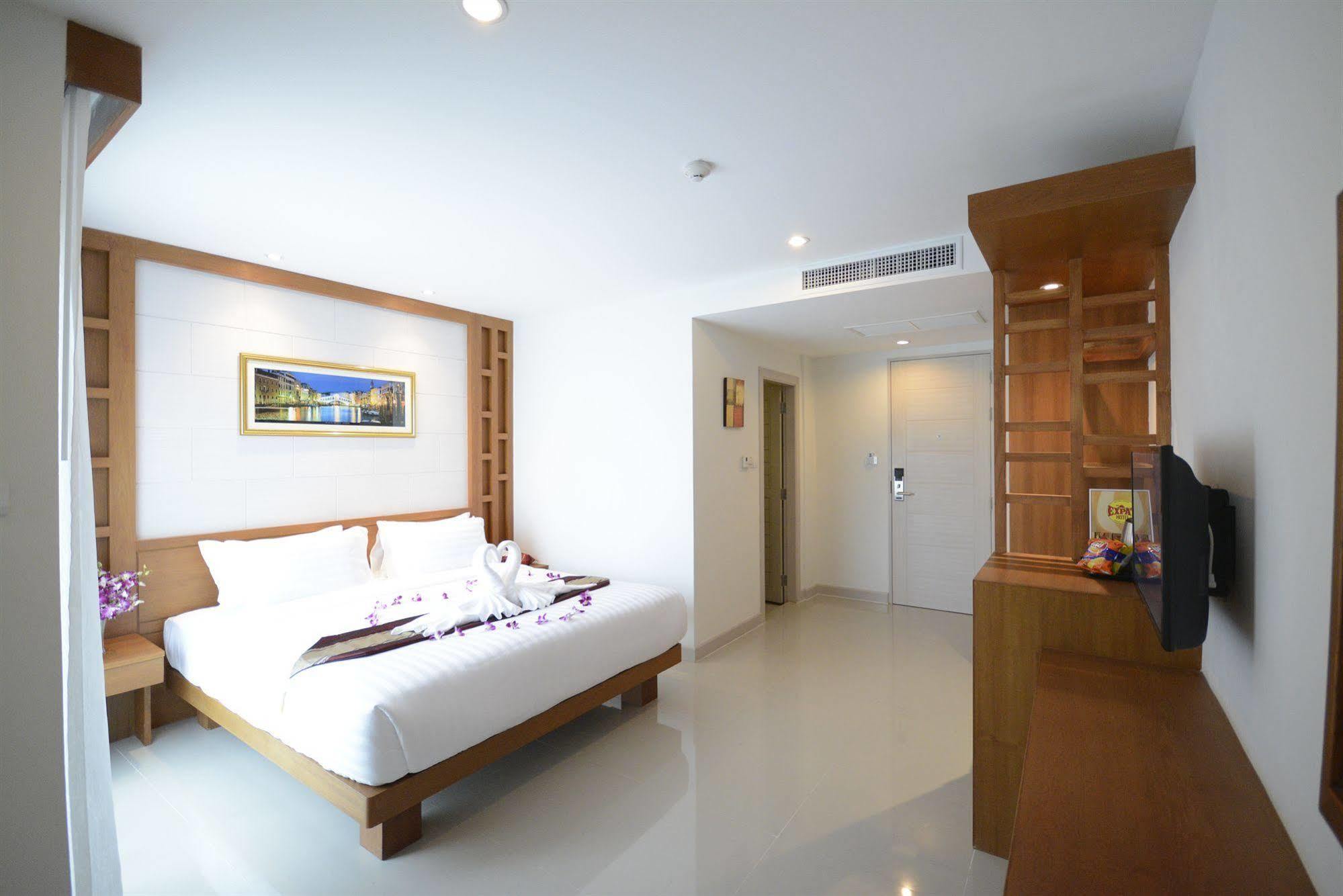 The Patong Center Hotel Extérieur photo