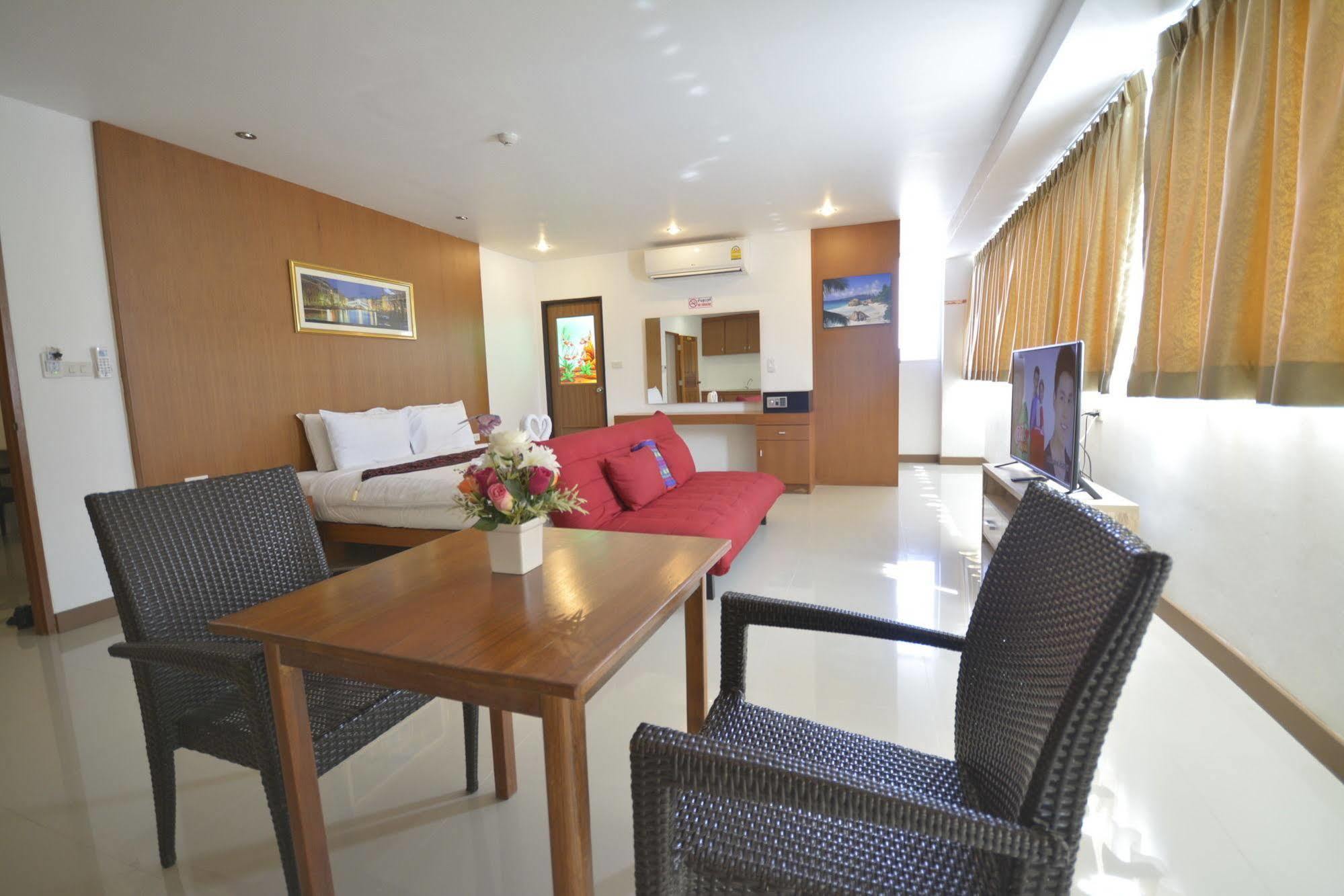 The Patong Center Hotel Extérieur photo