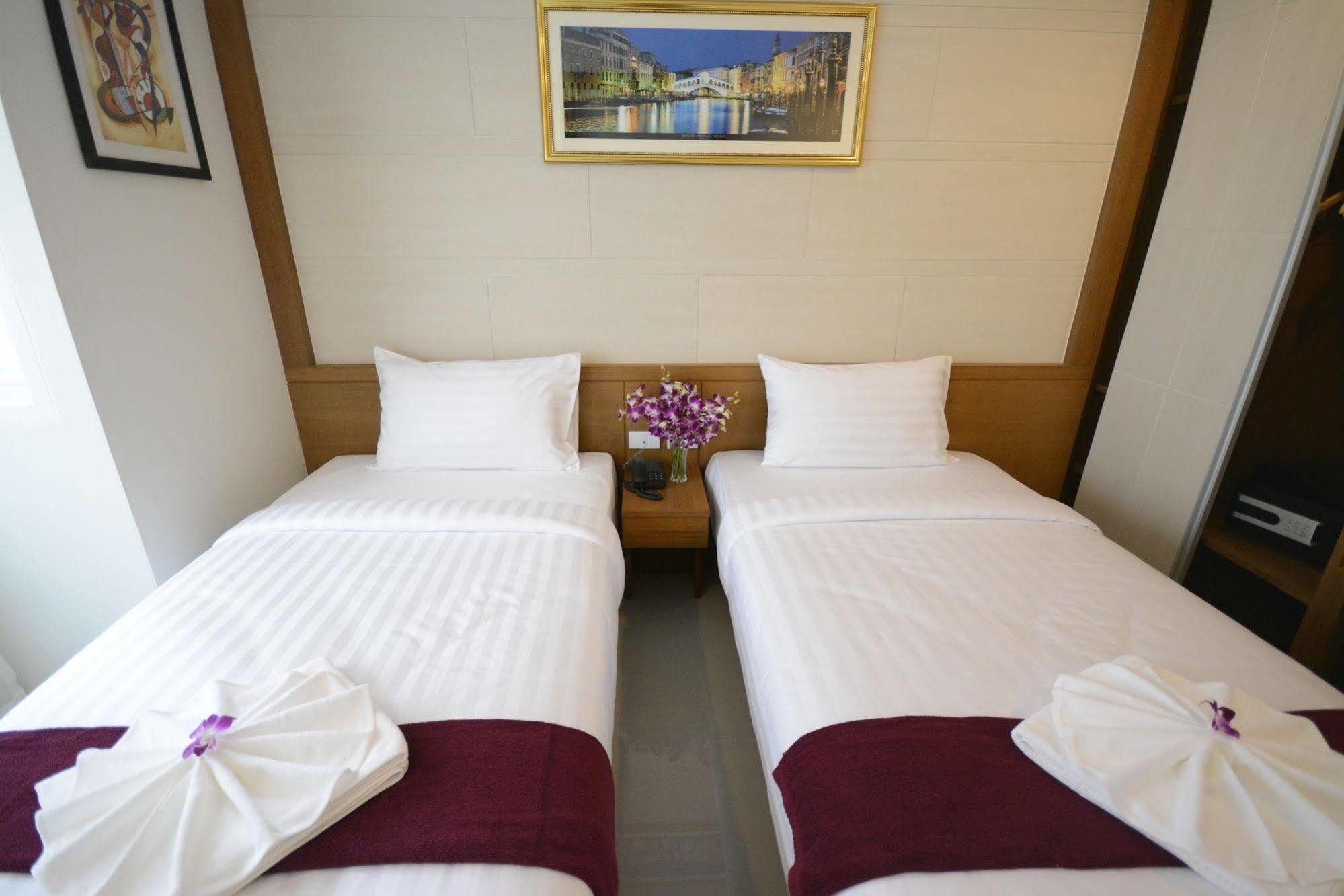 The Patong Center Hotel Extérieur photo