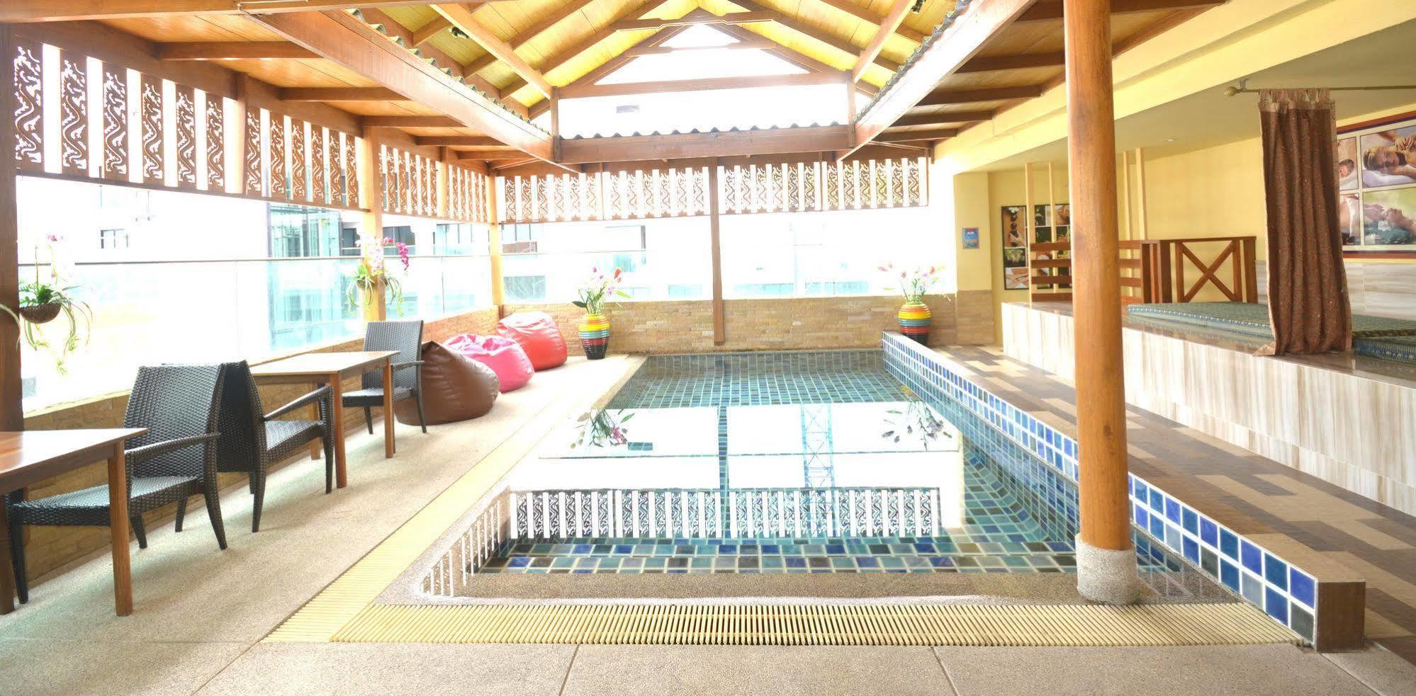 The Patong Center Hotel Extérieur photo
